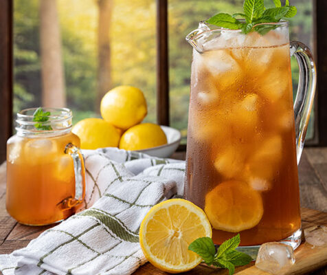 Whiskey iced tea with fruit