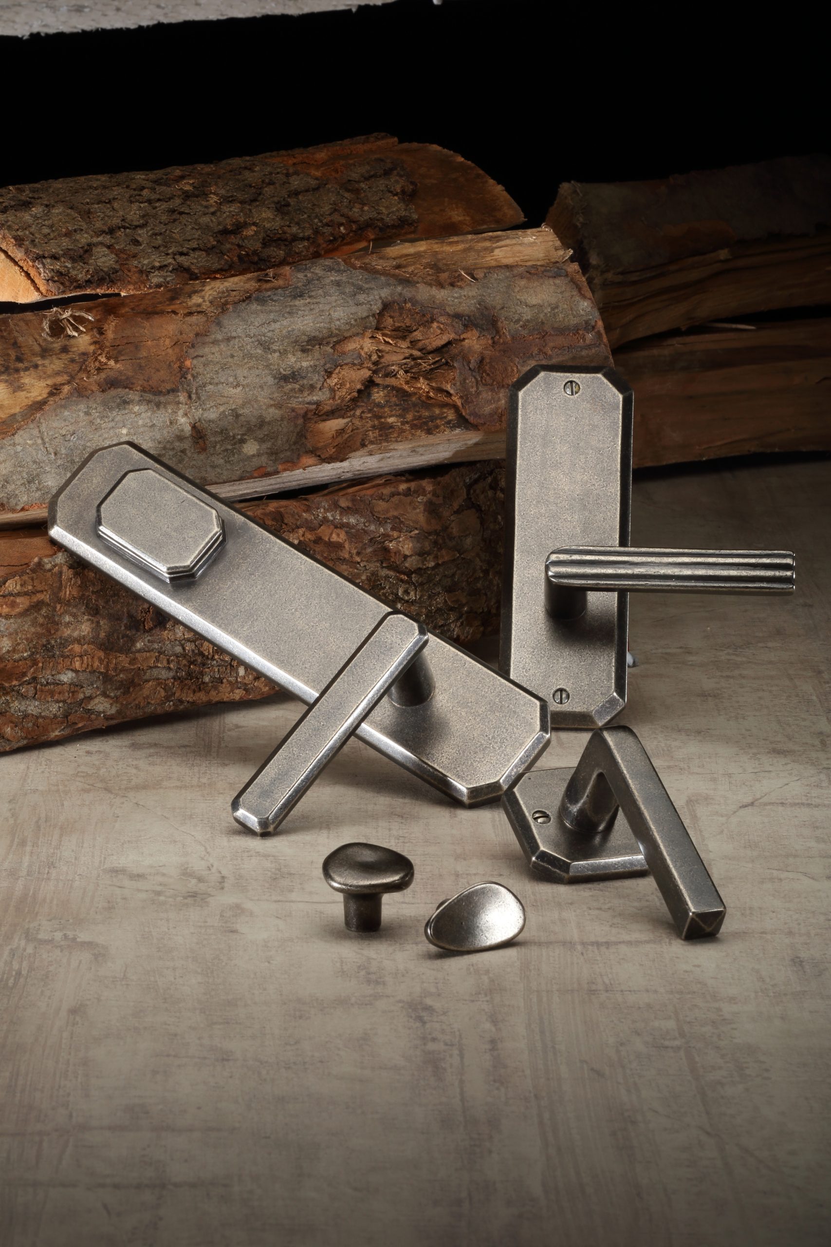 3290 3927 lifestyle Knob AGLES Escutcheon with 680 Artemis Lever AL Escutcheon with 985 Adonis Lever AS Escutcheon with 890 Lever all White Medium